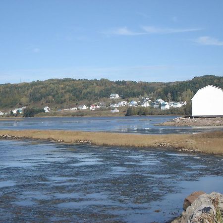 Motel De L'Anse Port-Daniel Exteriör bild