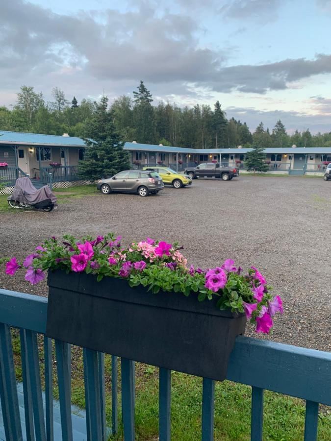 Motel De L'Anse Port-Daniel Exteriör bild