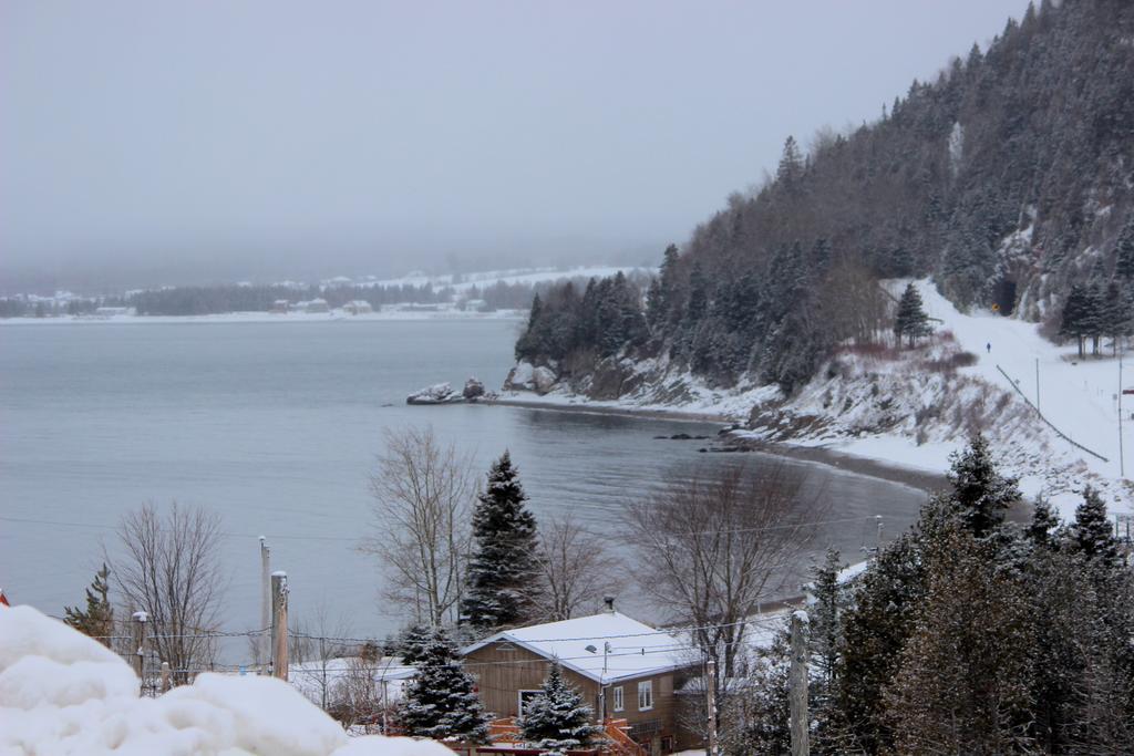 Motel De L'Anse Port-Daniel Exteriör bild