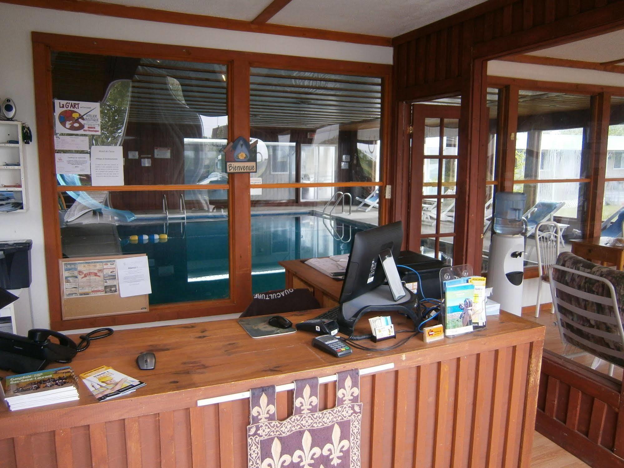 Motel De L'Anse Port-Daniel Exteriör bild